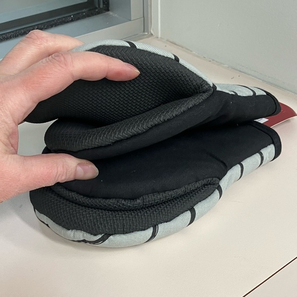 Peanuts 2 Pack Mini Mitts - Picture 5 of 8